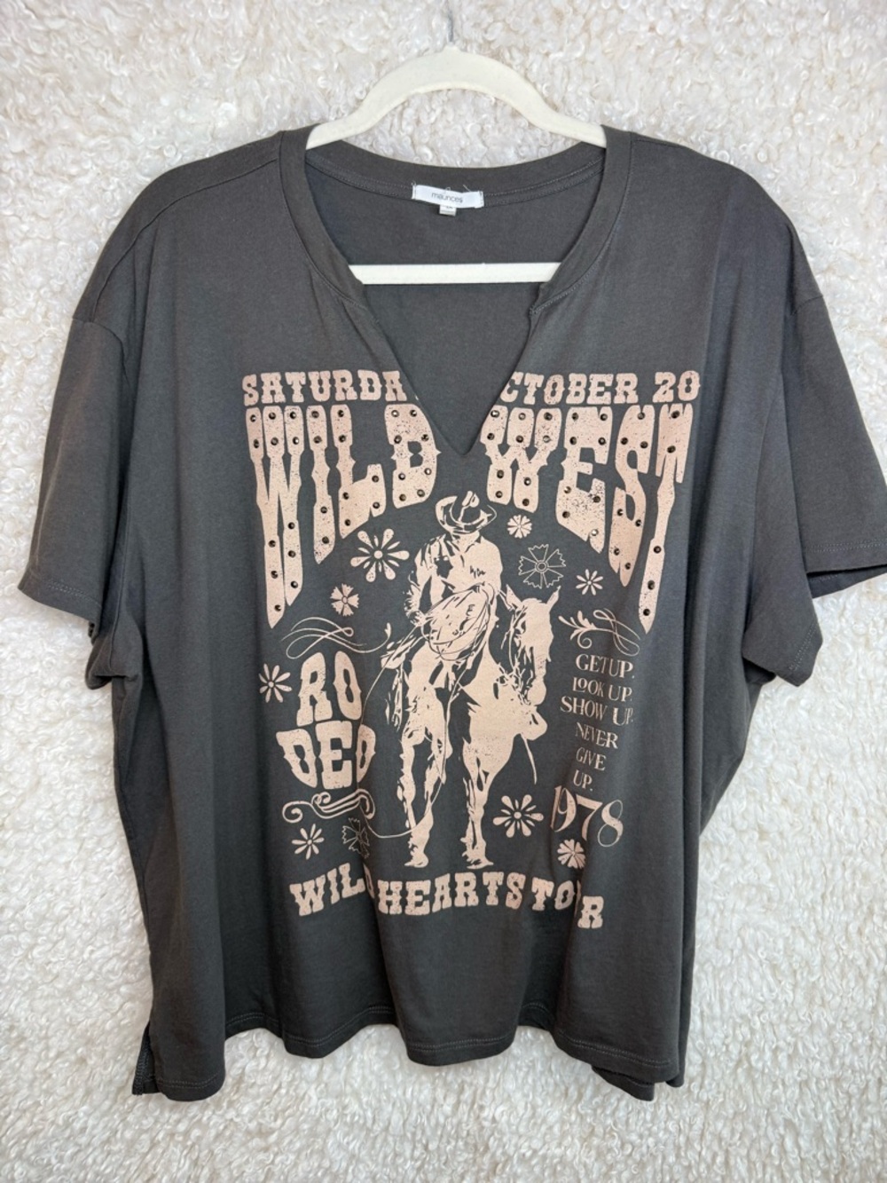 Maurices Charcoal Short Sleeve Graphic Tee with Beige Print